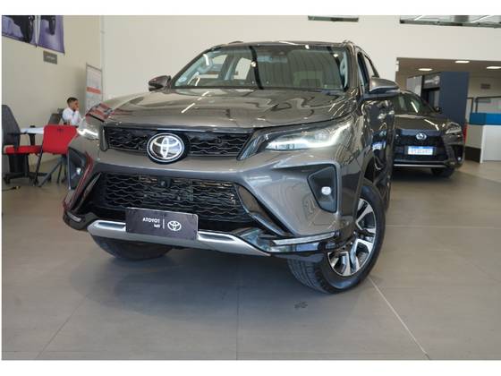 TOYOTA HILUX SW4 2.8 D-4D TURBO DIESEL SRX 7L 4X4 AUTOMÁTICO TOYOTA HILUX SW4 2.8 D-4D TURBO DIESEL SRX 7L 4X4 AUTOMÁTICO